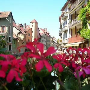 944-route-de-st-germain.hotels-rhonealpes.com/